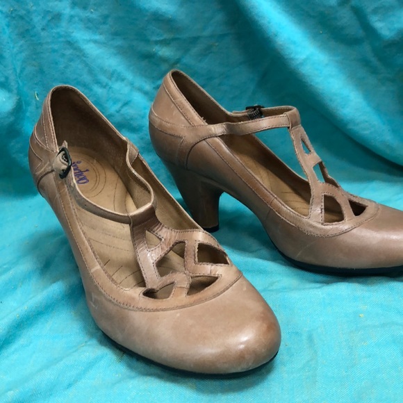 clarks t strap heels